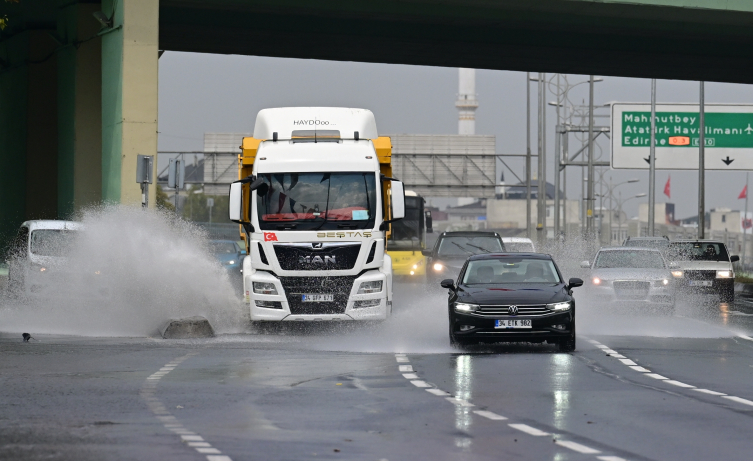 İstanbul'da şiddetli yağış etkili oldu